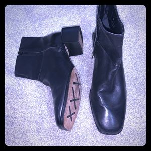 ❤️ Cole Haan Black Leather Booties ❤️